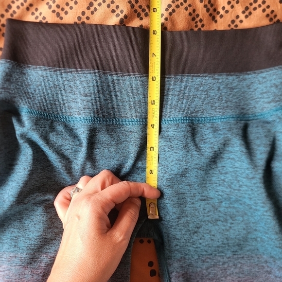 EUC Athleta Relay Capri Leggings Ombre Small - Picture 10 of 13